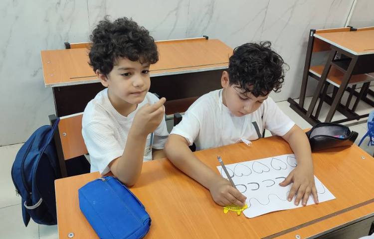 طرز صحیح گرفتن مداد دردست 3