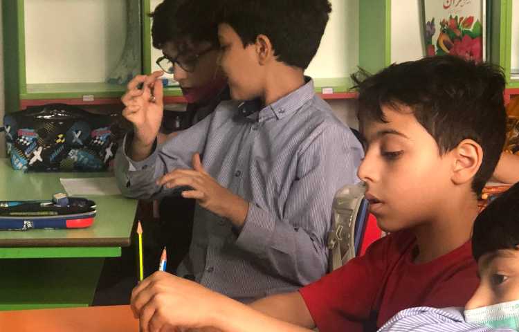 طرز گرفتن چاپستیک(اتیکت غذا خوردن) 3