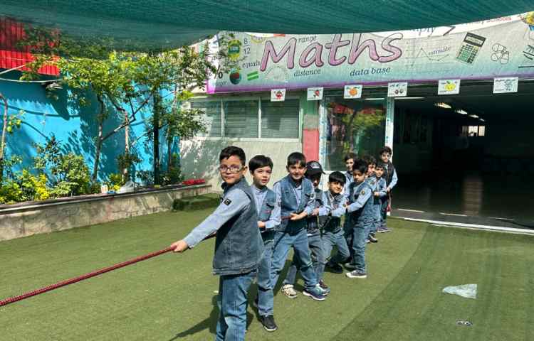 ط مثل مسابقه ی طناب کشی 2