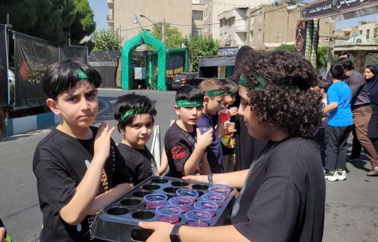 عزاداری و مراسم پذیرایی از دانش آموزان به مناسبت تاسوعا و عاشورای حسینی 14