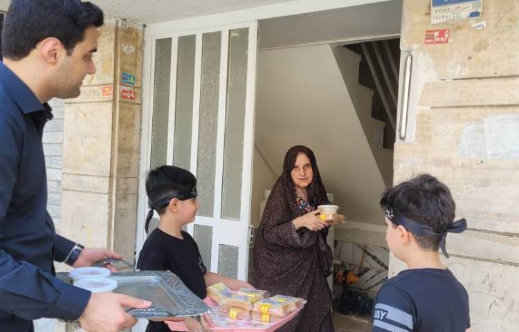 عزاداری و مراسم پذیرایی از دانش آموزان به مناسبت تاسوعا و عاشورای حسینی 30