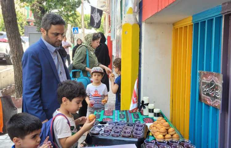 عزاداری و مراسم پذیرایی از دانش آموزان به مناسبت تاسوعا و عاشورای حسینی 32