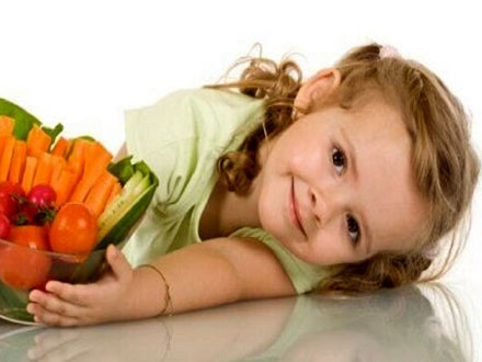 بچه‌ها را مجبور به خوردن میوه یا سبزیجات نکنید؛