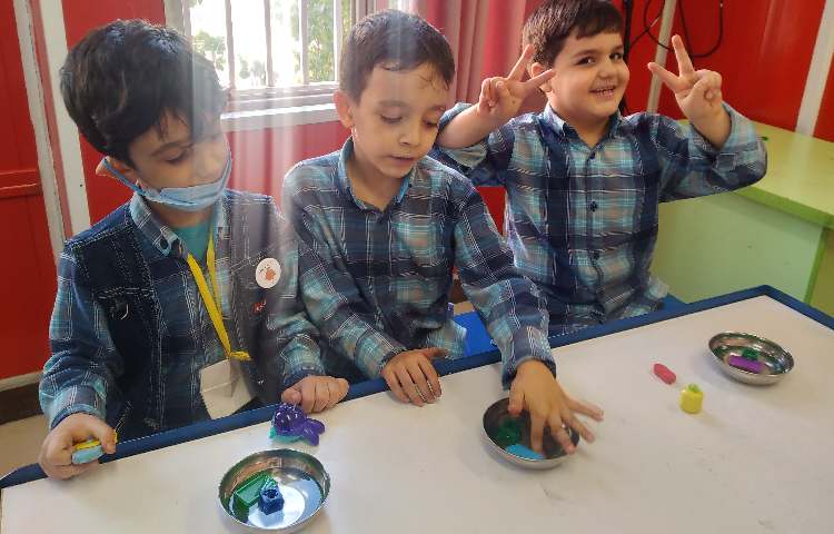 :علوم،آزمایش اجسام روی آب و زیر آب، کلاس پرتقال 4