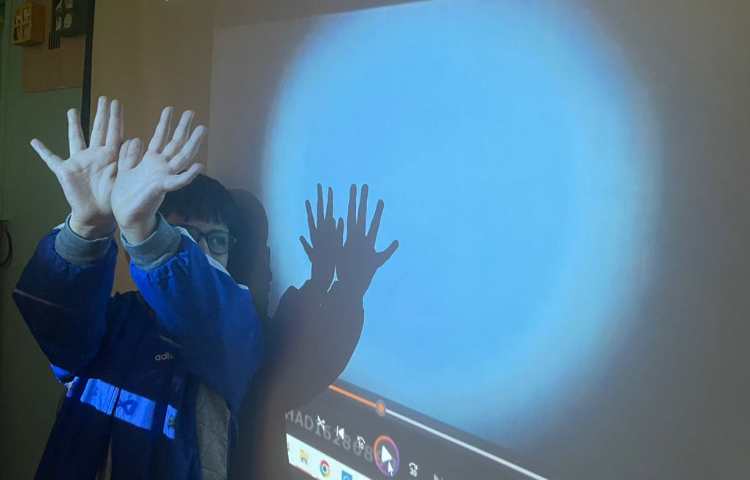 علوم،بازی نور و سایه 2