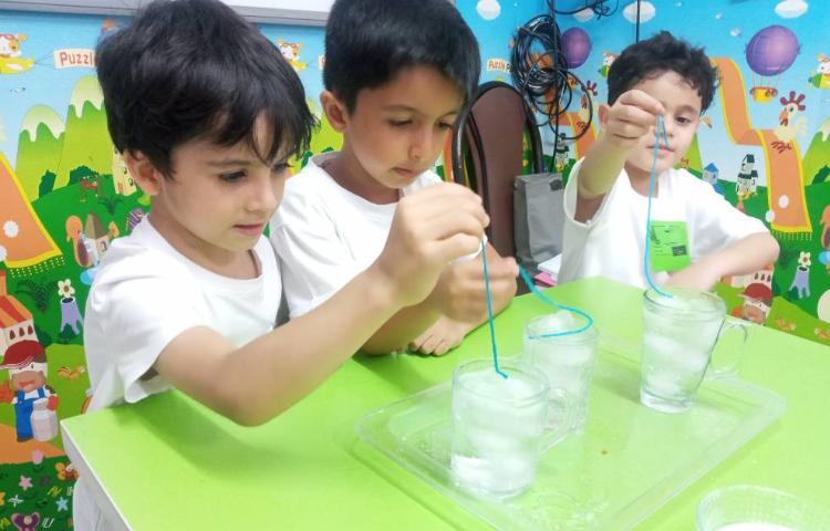 علوم(دانشمند کوچک) آزمایش یخ و نخ 3