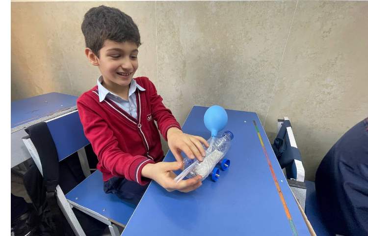 علوم،درس هفتم،ساخت ماشین بادکنکی برگزاری مسابقه 2