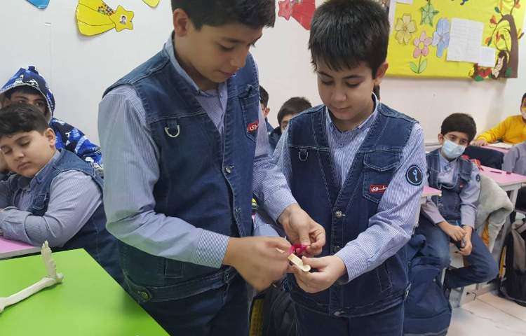 علوم-دست‌سازه‌های دانش‌آموزان از درس حرکت بدن 2