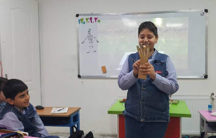 علوم-دست‌سازه‌های دانش‌آموزان از درس حرکت بدن 4