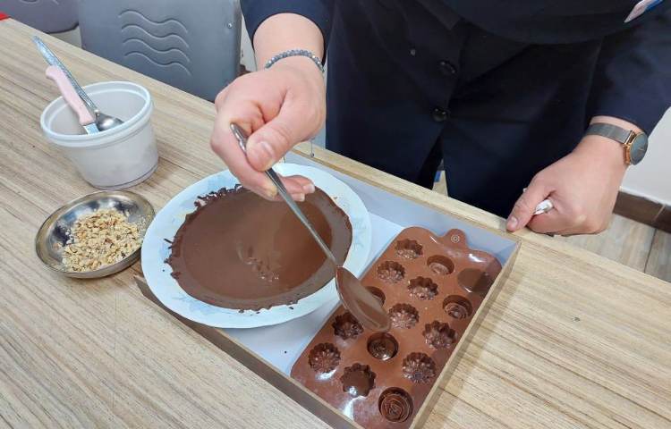 علوم،شکلات آجیلی 4