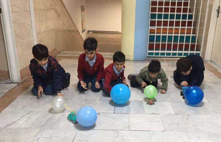 علوم:(فصل اگر تمام شود)،با موضوع دست سازه های ماشین بادکنکی 3