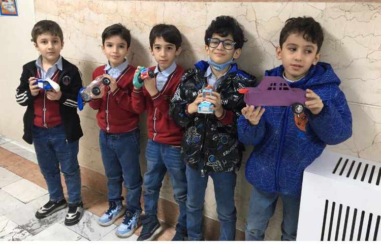 علوم:(فصل اگر تمام شود)،با موضوع دست سازه های ماشین بادکنکی