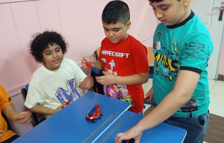 علوم،مبحث آهنربای جادویی همراه با مسابقه ی جذاب اتومبیل رانی