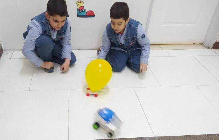 علوم/مسابقه ماشین بادکنکی