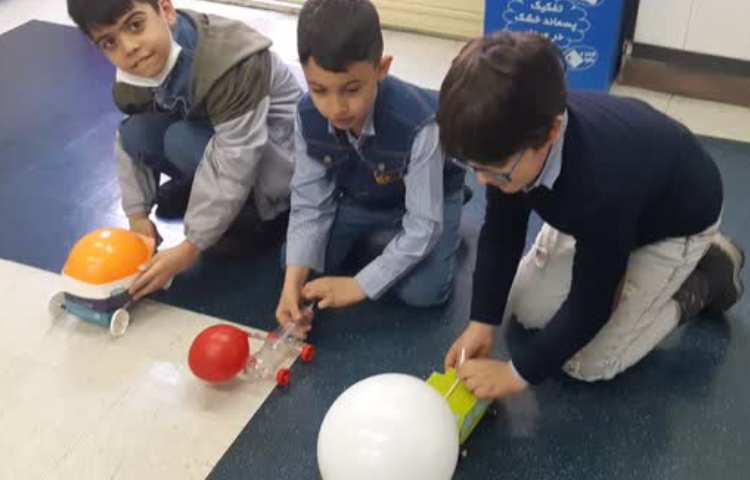 علوم(کاردستی ماشین بادکنکی) و مسابقه با آن 6