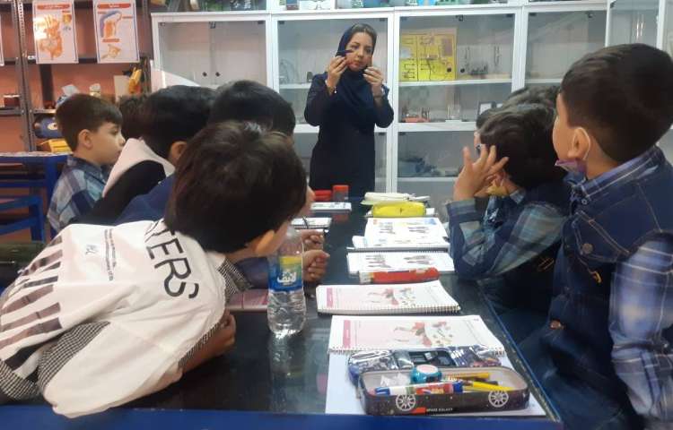 علوم آزمایشگاه(آهن ربای من) دانش آموزان اول دبستان 2