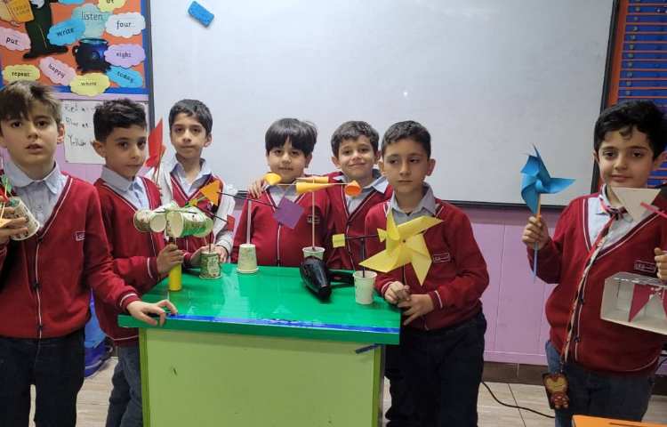 علوم: آزمایش بادنما و بادسنج دست سازه دانش آموزان 1