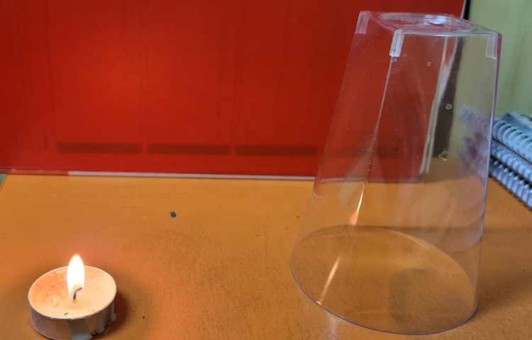 علوم، آزمایش تاثیر وجود هوا در روشن ماندن شمع 1