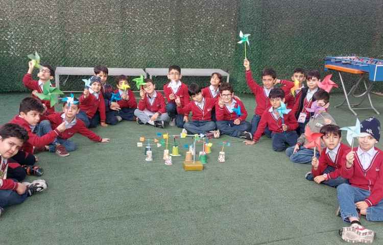 علوم : آزمایش جهت و سرعت باد با فرفره و بادنما (مسابقه ی فرفره ها)