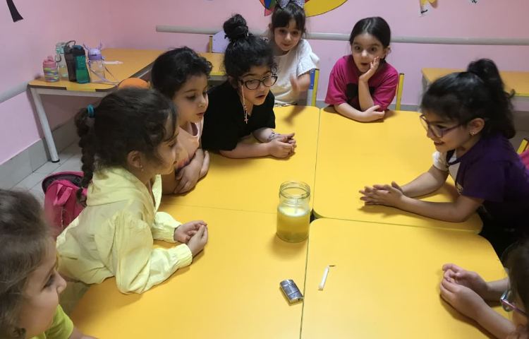 علوم ( آزمایش خاموشی شمع بدون فوت) 1