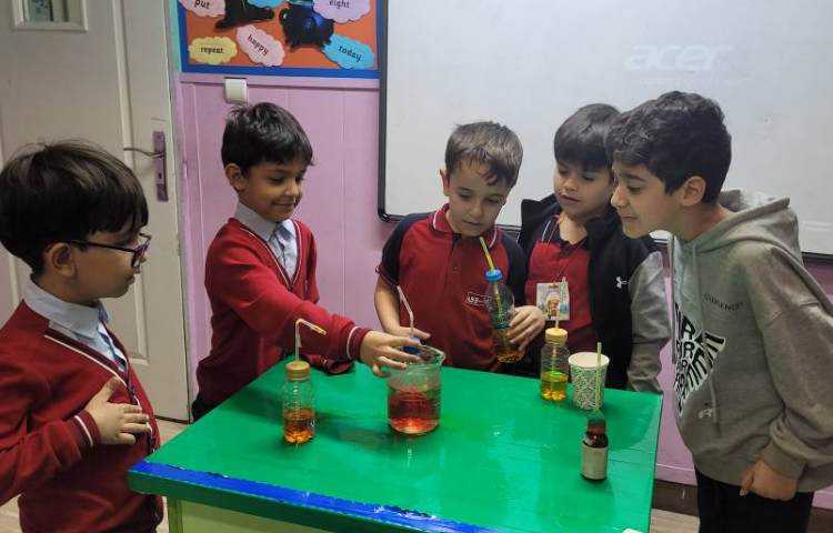 علوم :آزمایش دماسنج دست ساز 2