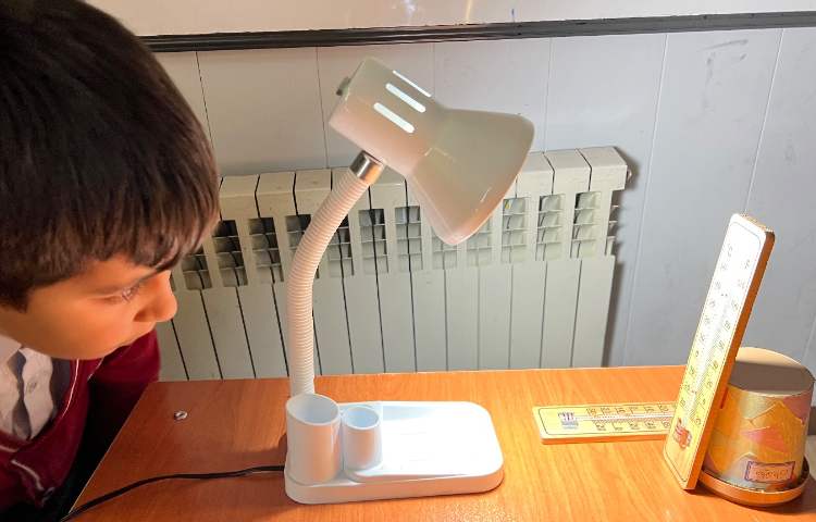 علوم، آزمایش چگونگی تاثیر نور بر دما، چگونگی ایجاد فصل ها 1