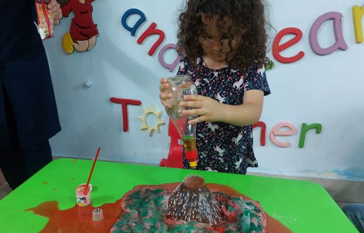 علوم: آزمایش کوه آتشفشان 1