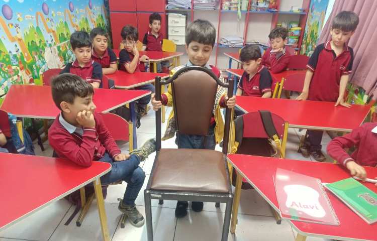 علوم (آشنایی با اجسام متحرک و ثابت) 1