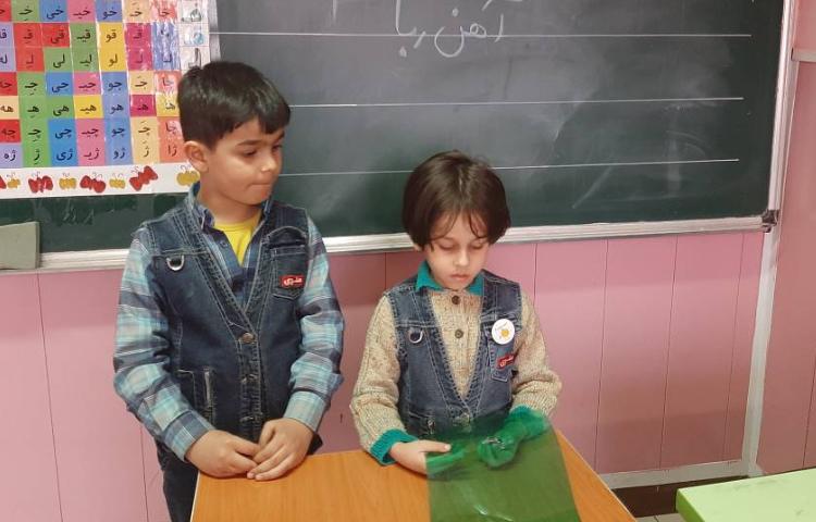 :علوم، انجام آزمایشات فصل آهن ربا، کلاس سیب 1