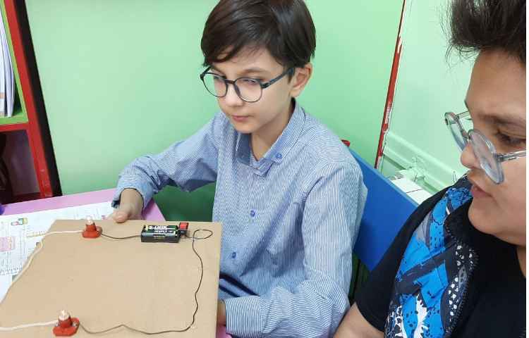 علوم ، بستن انواع مدارهای الکتریکی ( موازی و متوالی ) 1