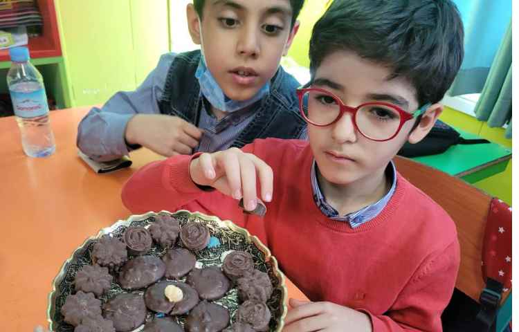 علوم درست کردن شکلات آجیلی برای سفره ی هفت سین کلاسی 1