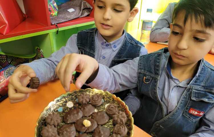 علوم درست کردن شکلات آجیلی برای سفره ی هفت سین کلاسی 2