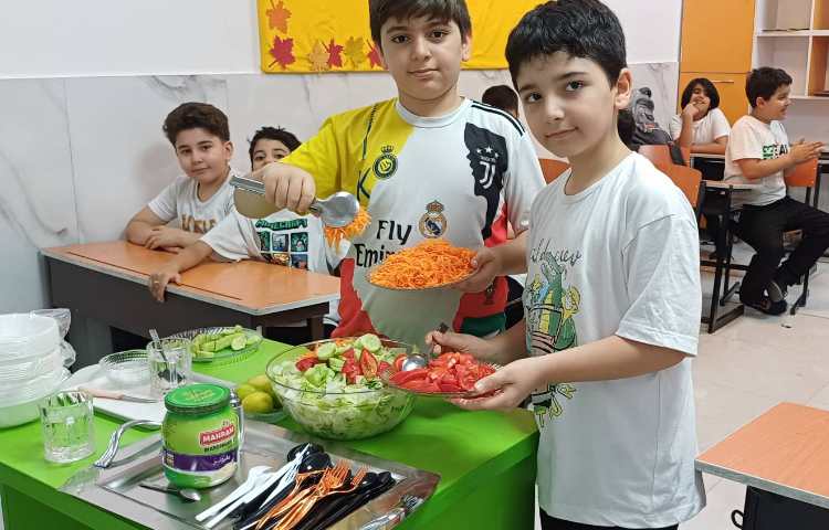 علوم دس مخلوط همراه با سرو سالاد 3