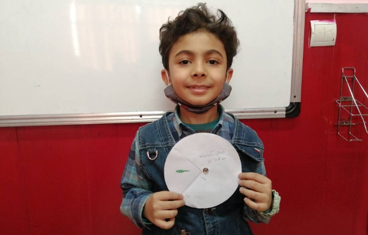 :علوم، روزنامه دیواری و دست ورزی چرخه رشد جانوران 1