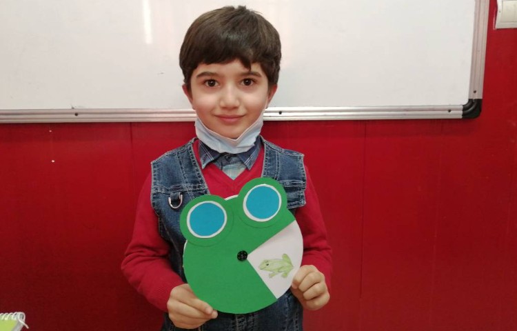 :علوم، روزنامه دیواری و دست ورزی چرخه رشد جانوران 2