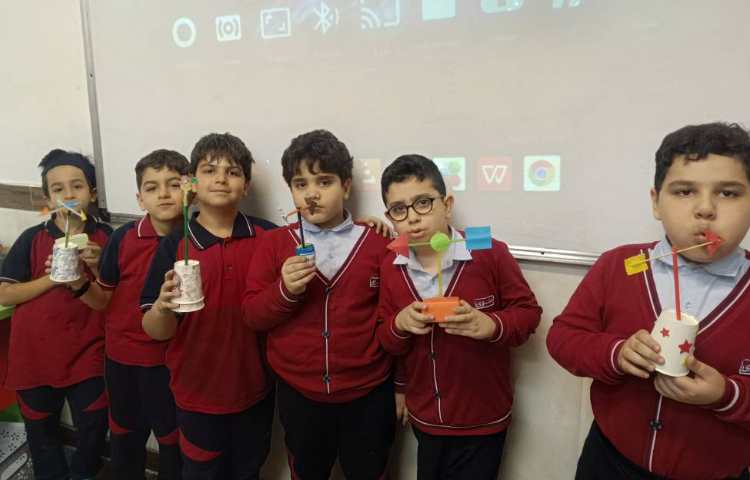 علوم فصل 4 درست کردن بادنما توسط دانش‌آموزان 1