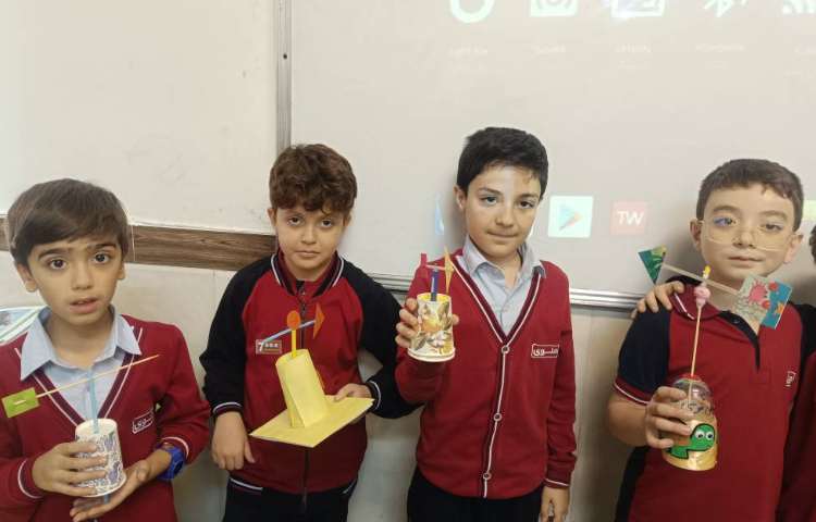 علوم فصل 4 درست کردن بادنما توسط دانش‌آموزان