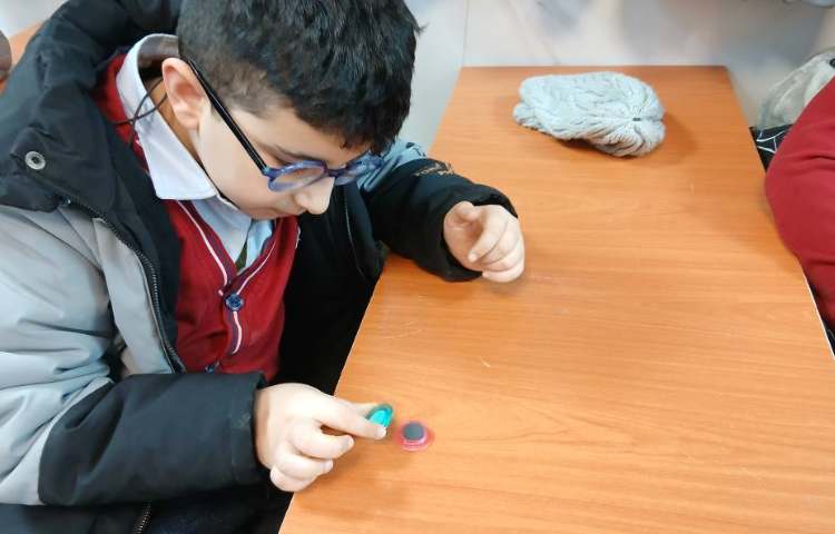 علوم_ مبحث نیرو(قطب‌های آهن ربا و ویژگی آن‌ها) 1