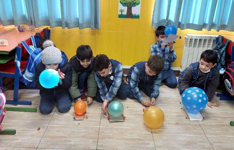 :علوم، مسابقه ماشین های بادکنکی مربوط به درس 7 4