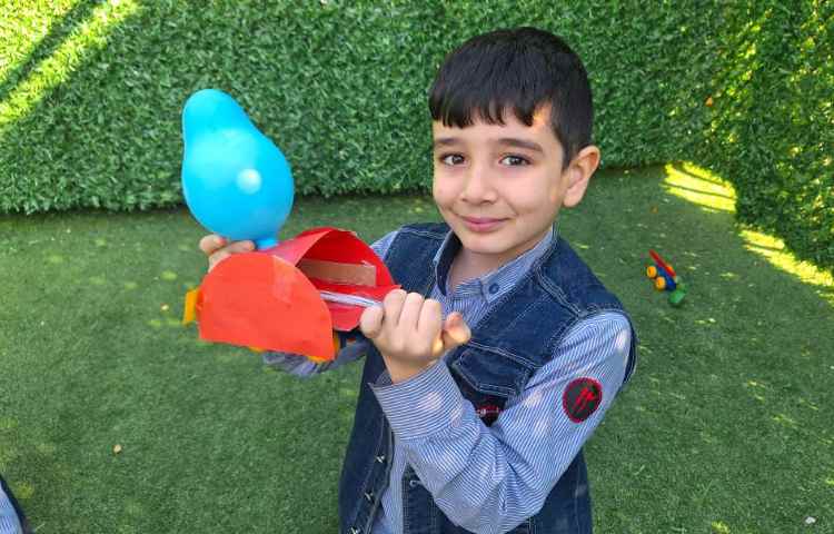 علوم، مسابقه ماشین های بادی 1