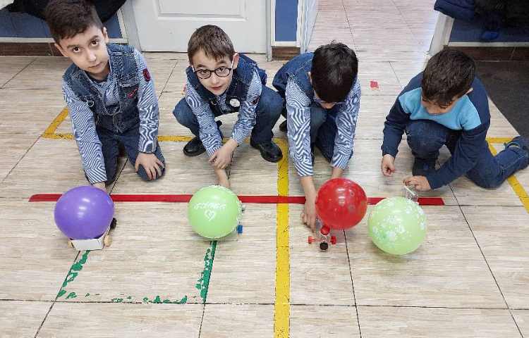 علوم : مسابقه‌ی ماشین‌های بادکنکی 6