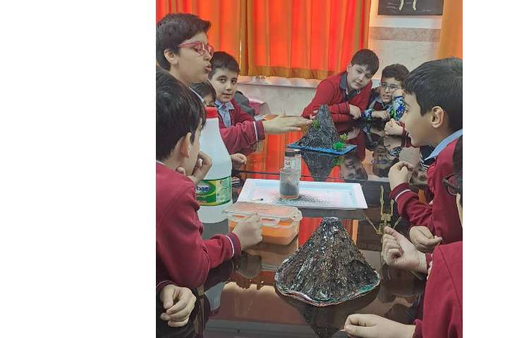 علوم و ازمایشگاه فوران اتشفشانی 1