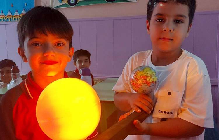 علوم : پیدایش روز و شب ، نمایش و بازی و تماشای فیلم آموزشی