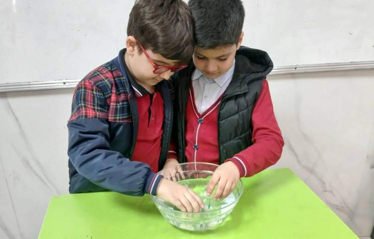 علوم _ چالش وجود یا عدم وجود هوا در لیوان وارونه شده در ظرف آب 2