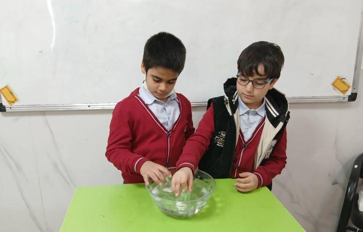 علوم _ چالش وجود یا عدم وجود هوا در لیوان وارونه شده در ظرف آب 3