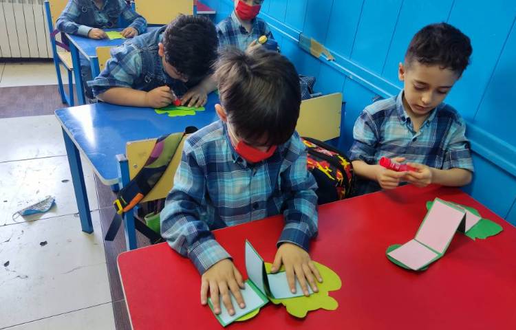 :علوم، کاردستی مربوط به مراحل رشد قورباغه