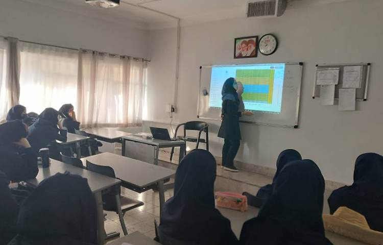 عکس از کلاس درسی و مشاوره و جلسات آموزشی و تقدیر از نماینده سال گذشته 2