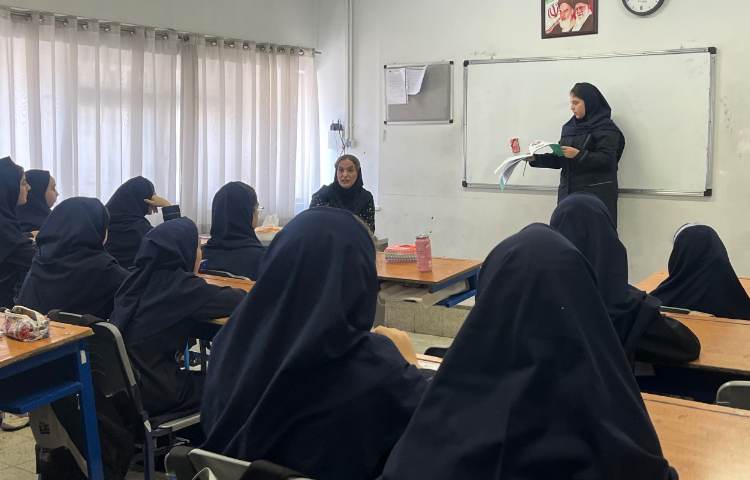 عکس از کلاس درسی 4