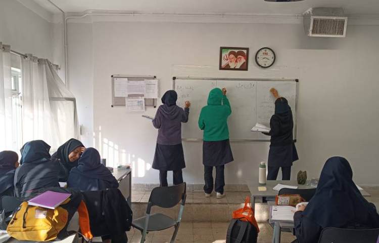 عکس از کلاس درسی 4