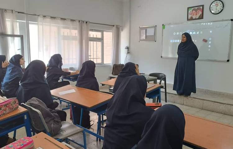 عکس صبحگاه و کلاس های درسی 3